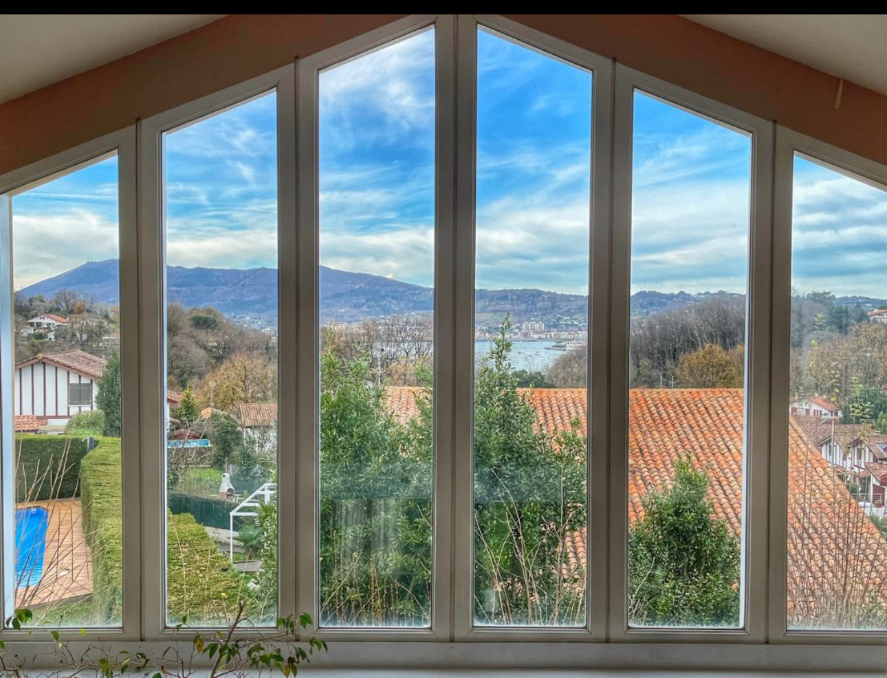 Nous vous aidons à trouver votre foyer
Te ayudamos a encontrar tu hogar