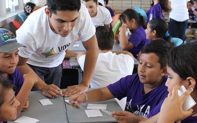 Necesitas algo? ¡Aquí estamos!
Tu vida más fácil, con soluciones a medida para ti y tu familia.
⸻
🇫🇷 Français
Besoin de quelque chose ? Nous sommes là !
Votre quotidien simplifié, avec des solutions adaptées à vous et à votre famille.